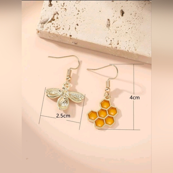 Bee & Honeycomb Decor Mismatched Drop Earrings- Zinc Alloy/Iron Alloy - Picture 6 of 6